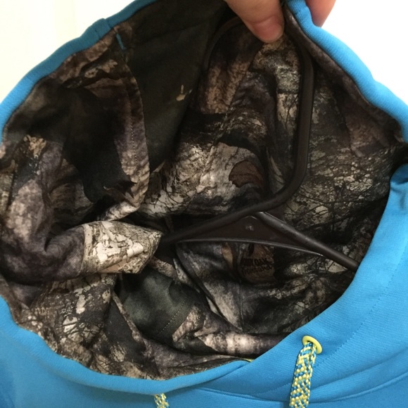 Under Armour Hoodie - Picture 6 of 6